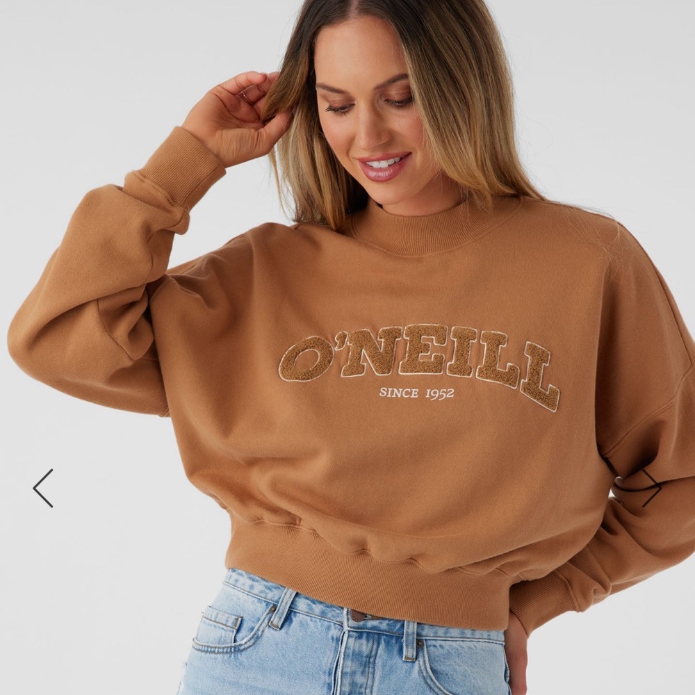 NWOT- women’s O’Neill MOMENT CREW NECK CROPPED FLEECE- size M